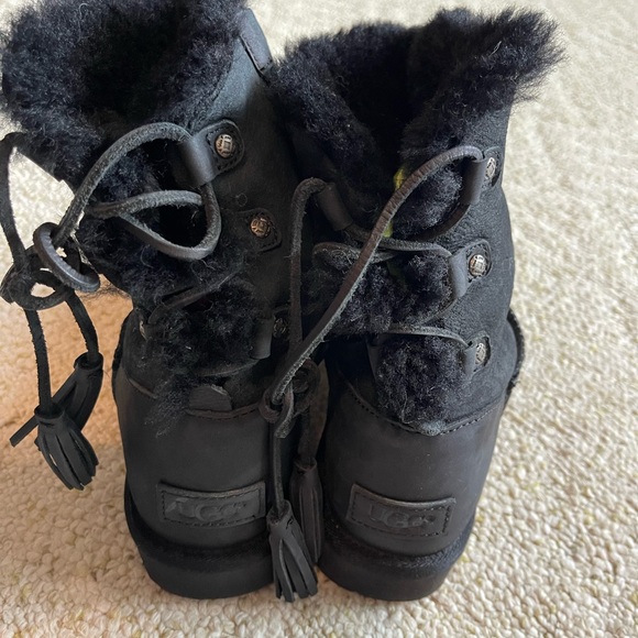 Short UGG boots-sz 7-laced in the back - Picture 2 of 7